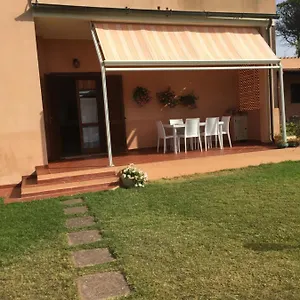 Casa vacanze La Casa Sotto La Torre, Chia